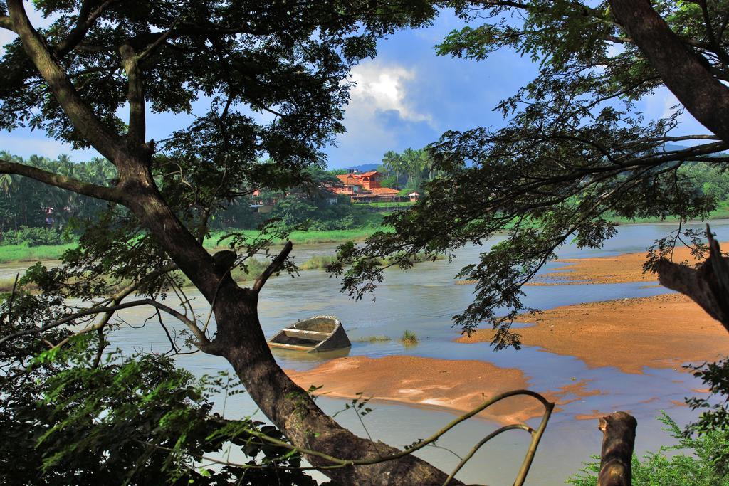 阿育吠陀河静修处喜来得度假村 Shoranur 外观 照片